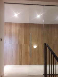 treviso pordenone udine venezia porte porta vetro porta tutto vetro con vetro fisso chiusura vano scale vetro float trasparente scorrevole maniglione acciaio vetri architettura alessandra rosso (20) 